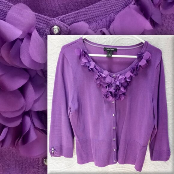 White House Black Market Purple Flower Applique Design 60s look Sweater T-384 LG - Picture 1 of 12